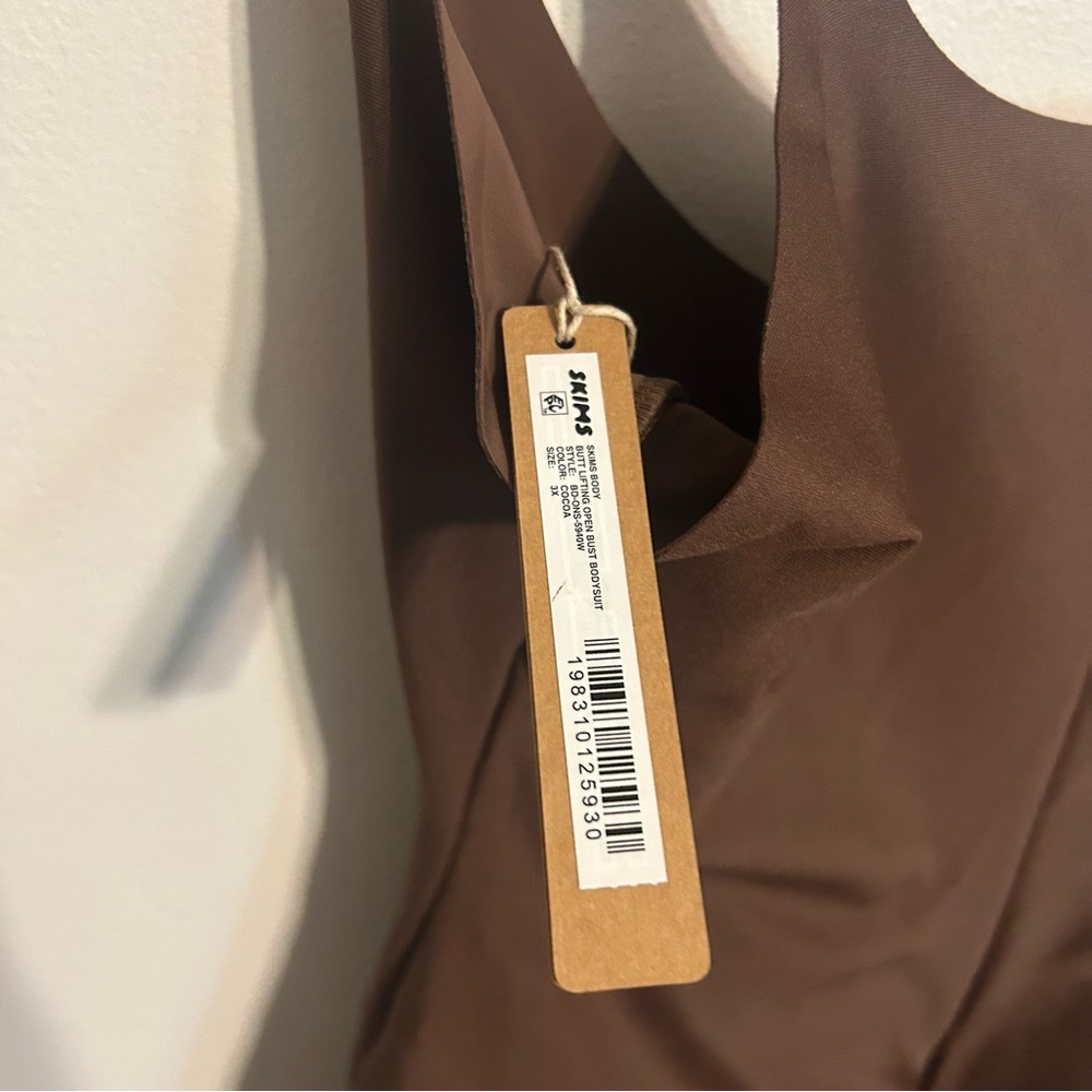 NWT Skims Butt Pad Lifting Bodysuit w/ Open Bust 3X NEW Cocoa - Picture 3 of 4